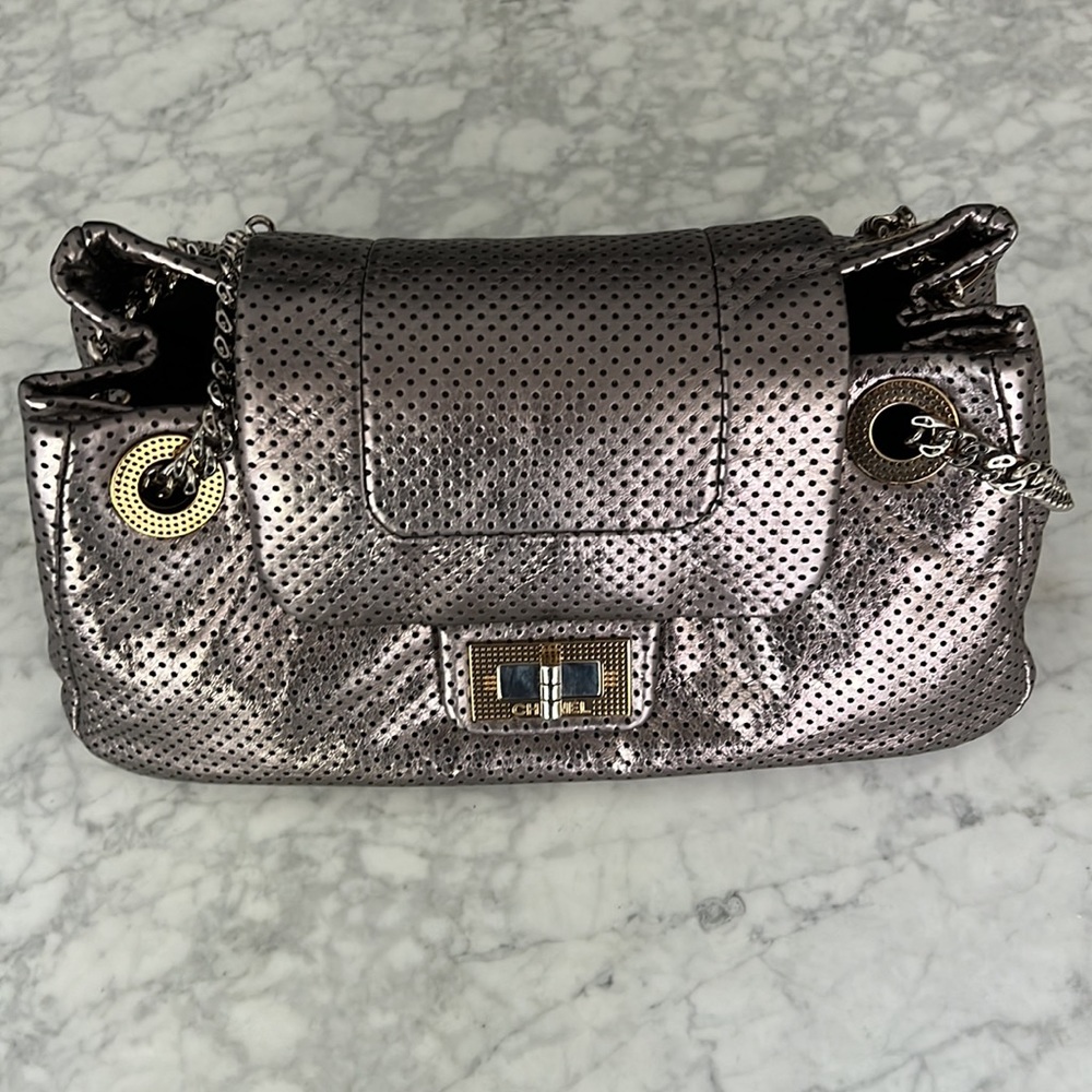 CHANEL Metallic Perforated Drill 2.55 Reissue Chain Classic Flap Bag Silver 🖤 - Picture 4 of 17